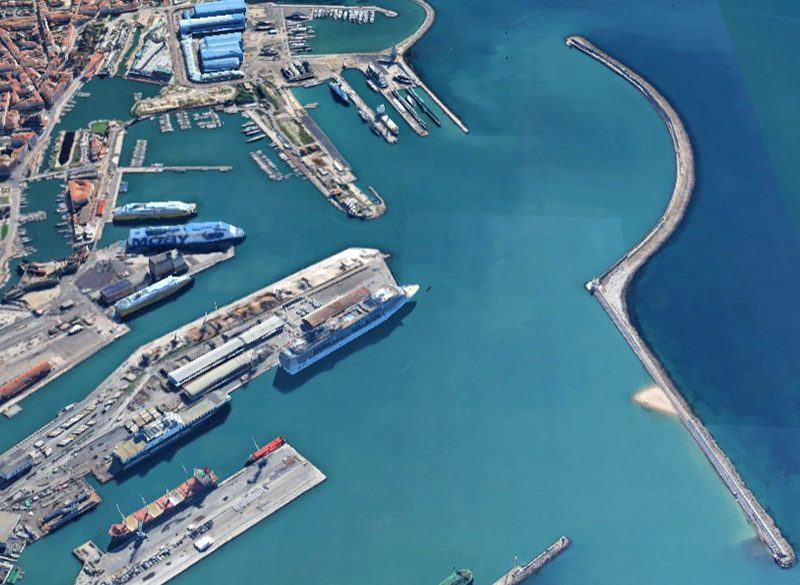 il-porto-di-livorno-innuna-immagine-aerea-1eg