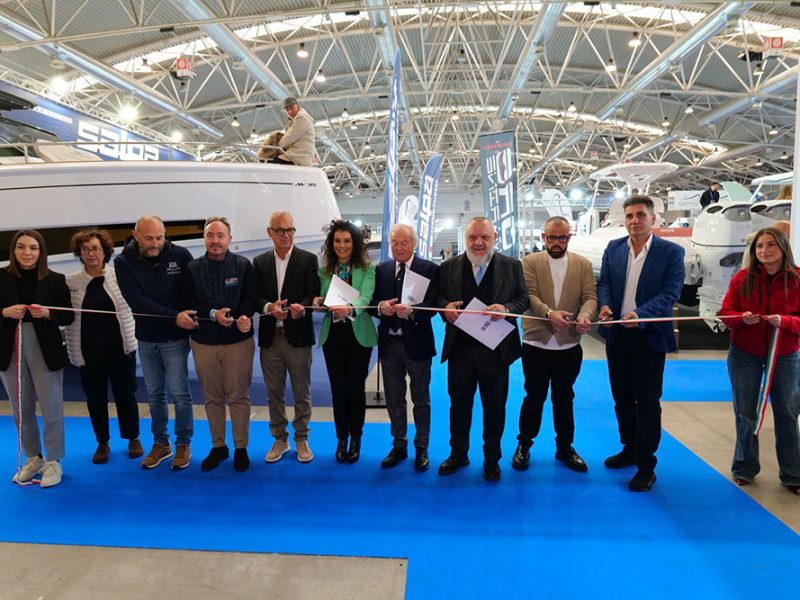 inaugurazione-salone-nautico-roma—al-centro-Gennaro-Amato-pres-Afina