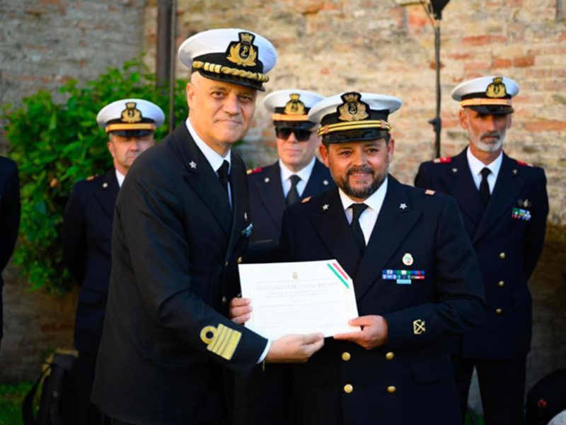 la-consegna-dei-riconoscimenti-in-occasione-del-workshop-organizzato-a-Rimini-dalla-Guardia-Costiera-comsi1