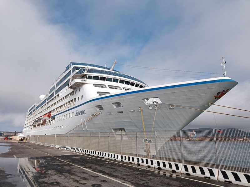 la-nave-da-crociera-Sirena-di-Oceania-Cruises-a-Piombino-com1