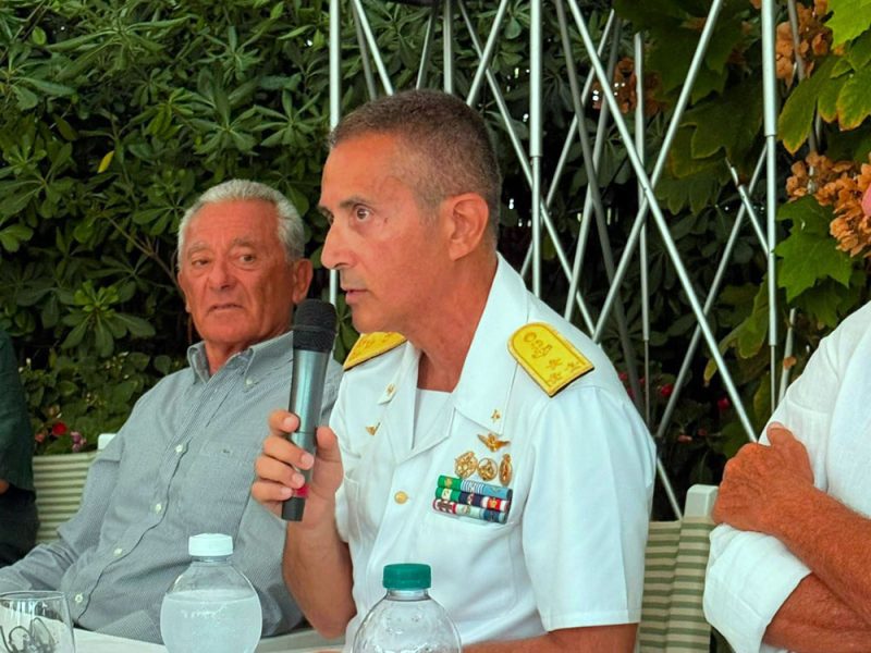 la-presentazione-del-libro-edito-dalla-Guardia-Costiera-comsi1