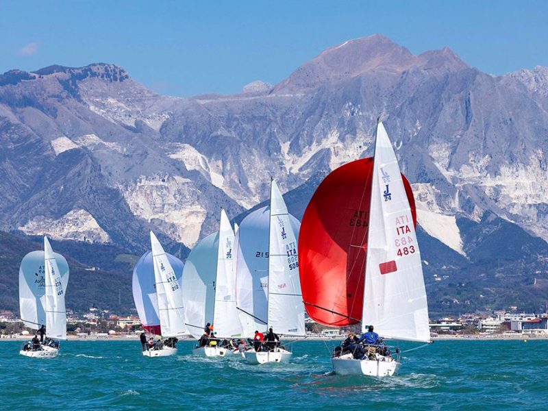 la-regata-nelle-acque-di-Marina-di-Carrara-com1