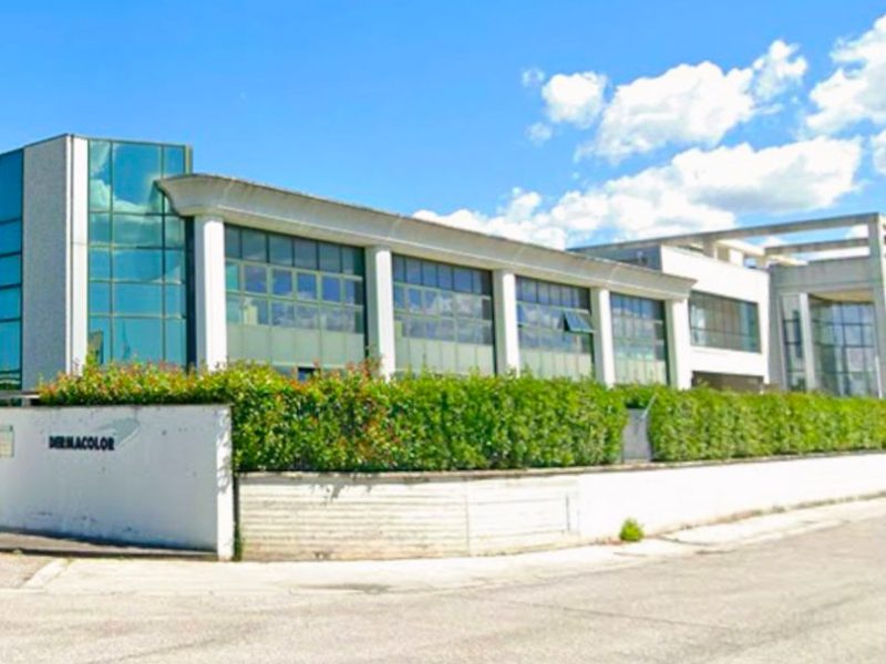 la-sede-di-Dernacolor-a-Castelfranco-di-Sotto,-in-provincia-di-Pisa-1svw1