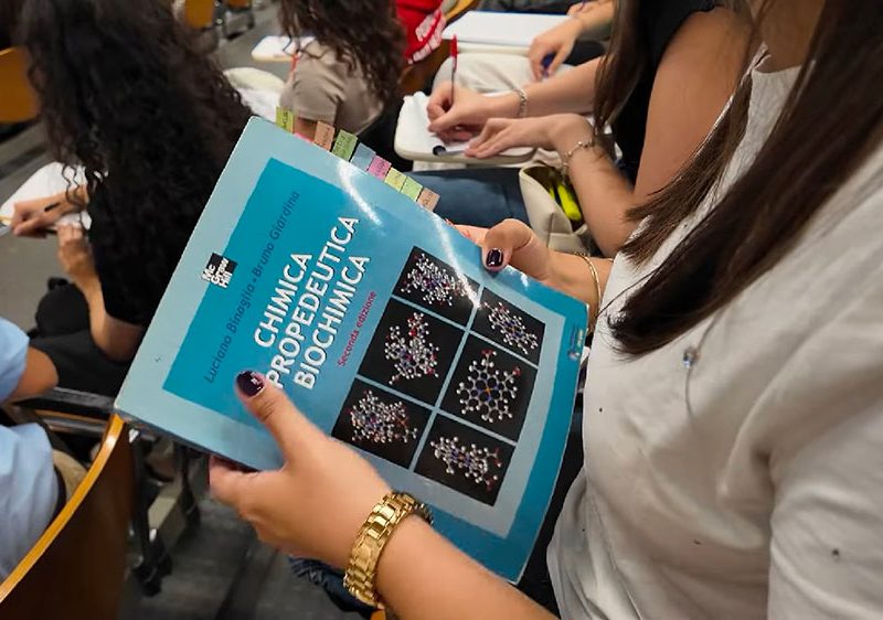 lezione-alla-facolta-di-medicina-y2