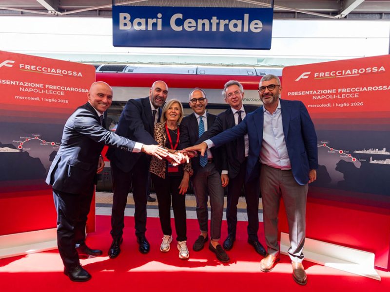 l’inaugurazione-del-nuovo-collegamento-Frecciarossa-nella-stazione-di-Bari—da-sinistra-Gorini,-Leccese,-Poli-Bortone,-Piemontese,-Manfredi,-Inchingolo