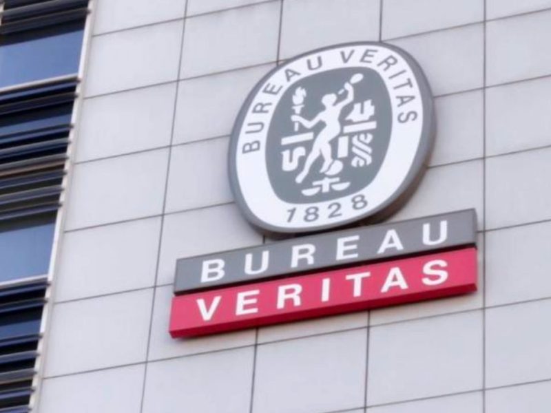logo-di-Bureau-Veritas-sulla-sede-di-Milano