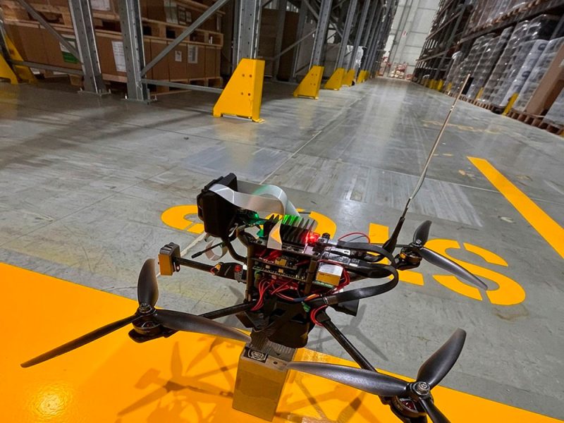 l’utilizzo-del-drone-per-l’inventario-di-un-magazzino-Gruber-com2