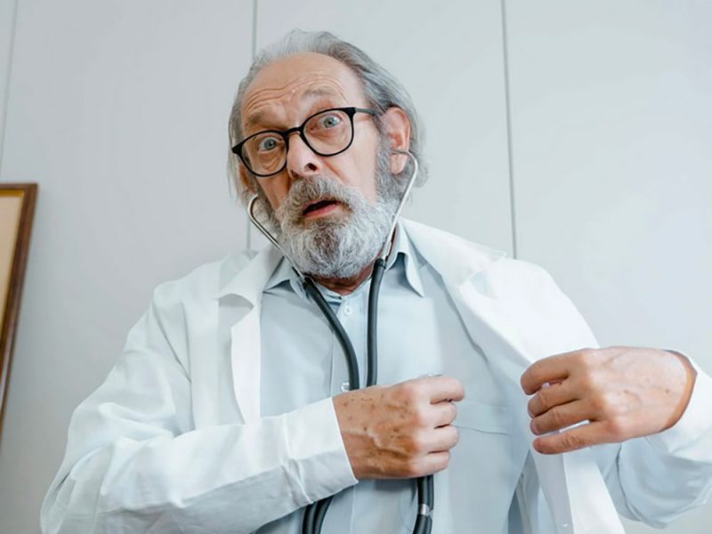 meedico-ultraseessantenne-al-lavoro