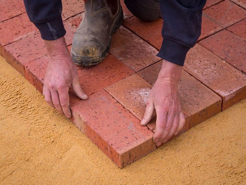 muratore-al-lavoro-1gr1pi