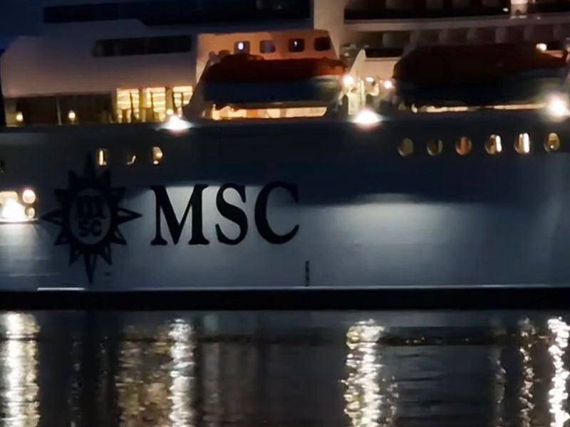 nave-da-crociera-Msc-nel-porto-di-La-Spezia