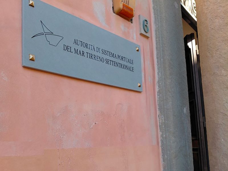 palazzo-rosciano-targa-sede-authority-livorno-mz