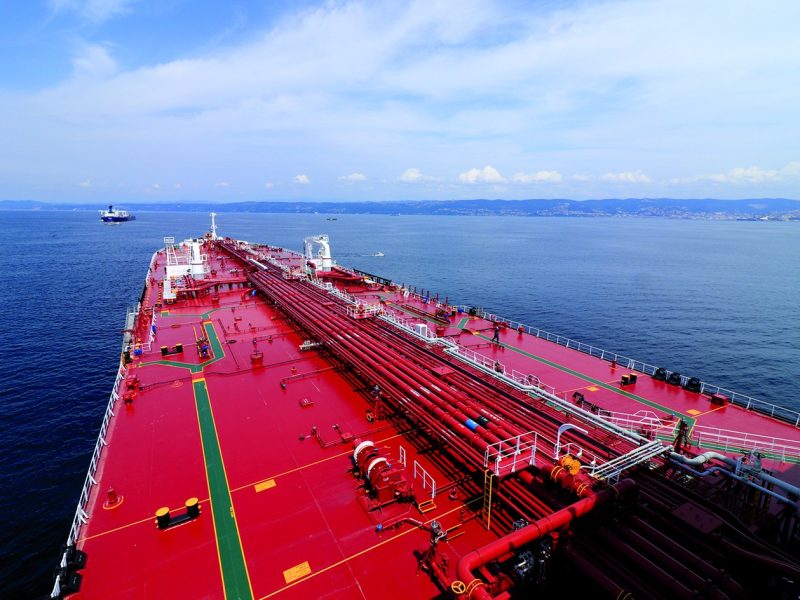 petroliera in arrivo al terminal triestino della società Siot che gestusce loleodotto verso il Centro Europa