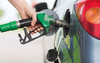 pomba_benzina_auto