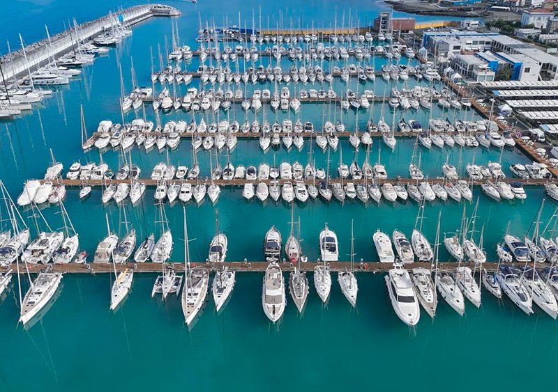 porto-marina-cala-de-medici-vista-dall-alto-com1