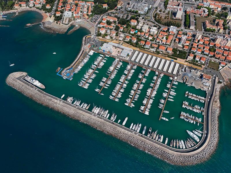 porto-marina-cala-de-medici-vista-dall-alto-com2