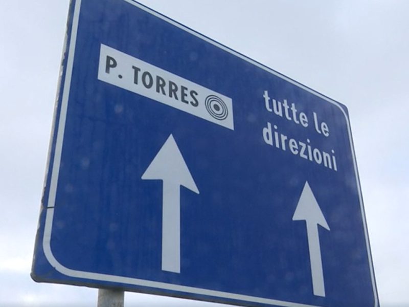 porto torres cartello indicatore