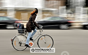 ragazza-in-bicicletta