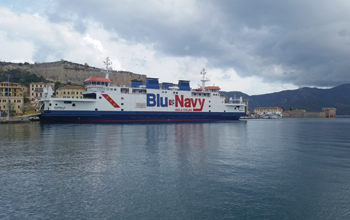 traghetto-Acciarello-di-Blu-Navy-a-Portoferraio