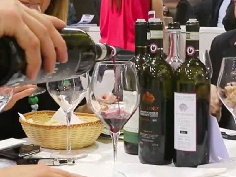 vino bottiglie chianti gallo nero y1